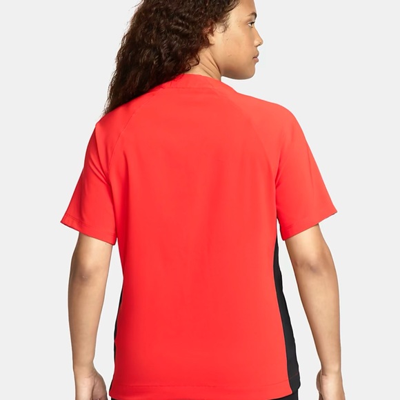 Nike Women's Short-Sleeve Softball Windshirt - Picture 8 of 9